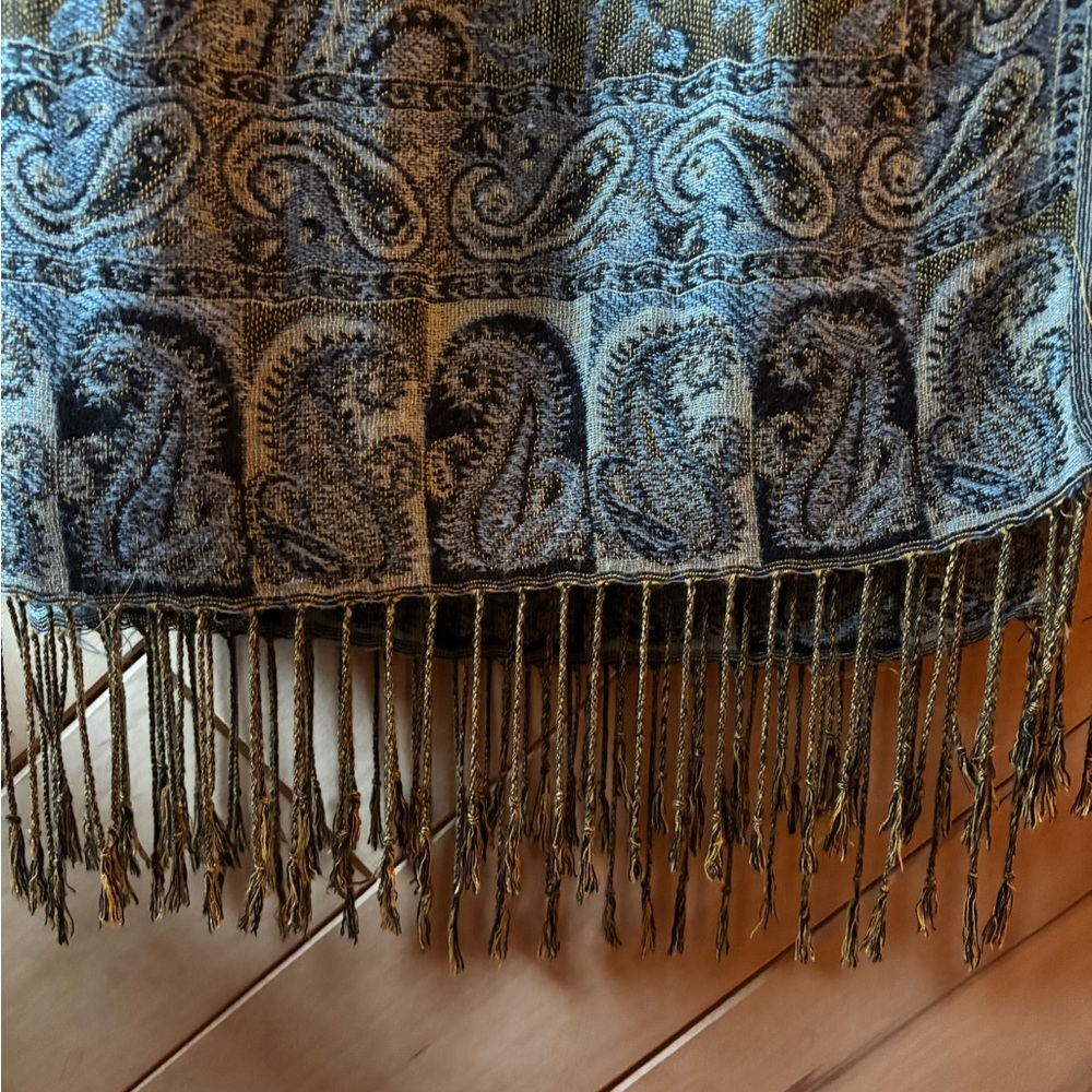 Elegant Paisley Patterned Shawl Scarf